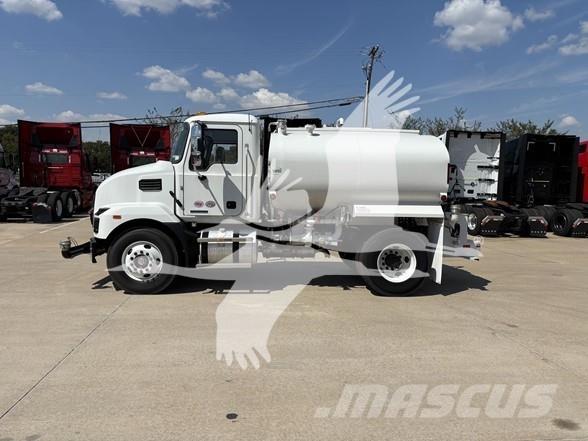 Mack MD7 Вантажівки-цистерни