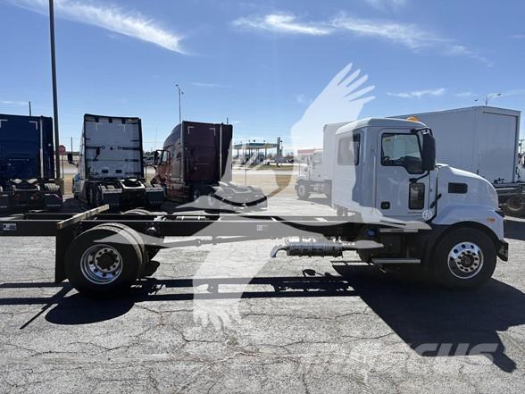 Mack MD7 Шасі з кабіною