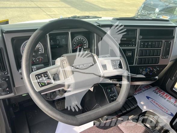 Mack MD7 Самоскиди