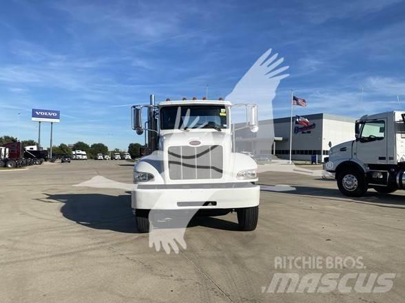 Peterbilt 348 Тягачі