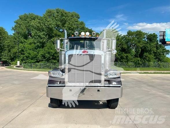 Peterbilt 388 Тягачі