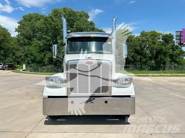 Peterbilt 567 Тягачі