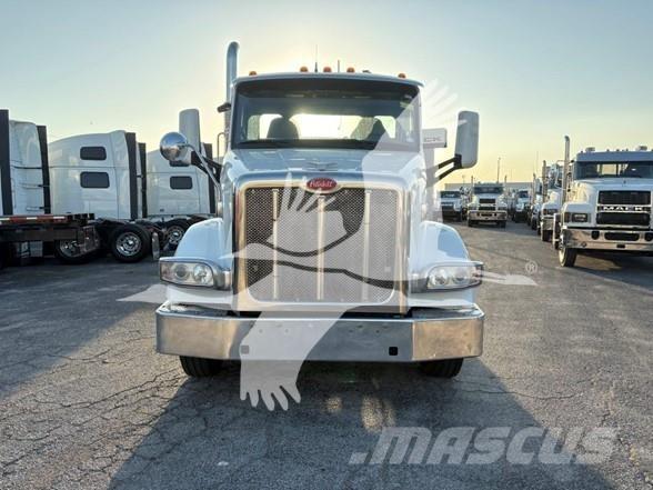 Peterbilt 567 Тягачі