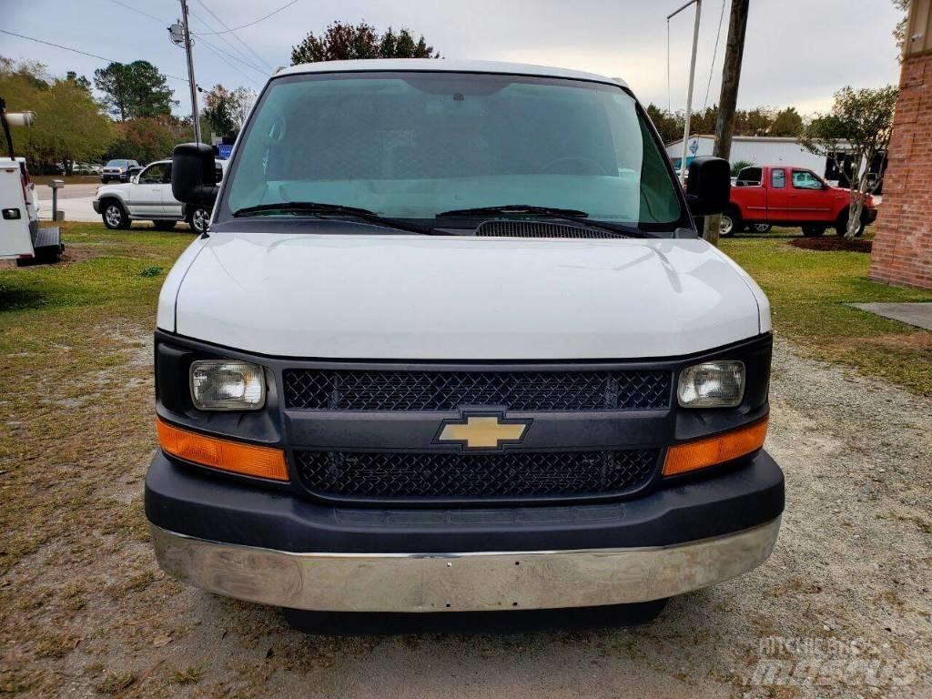 Chevrolet G3500 Панельні фургони