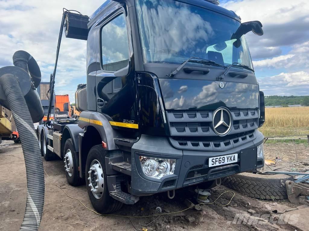 Mercedes-Benz 3240 Вантажівки з гаковим підйомом
