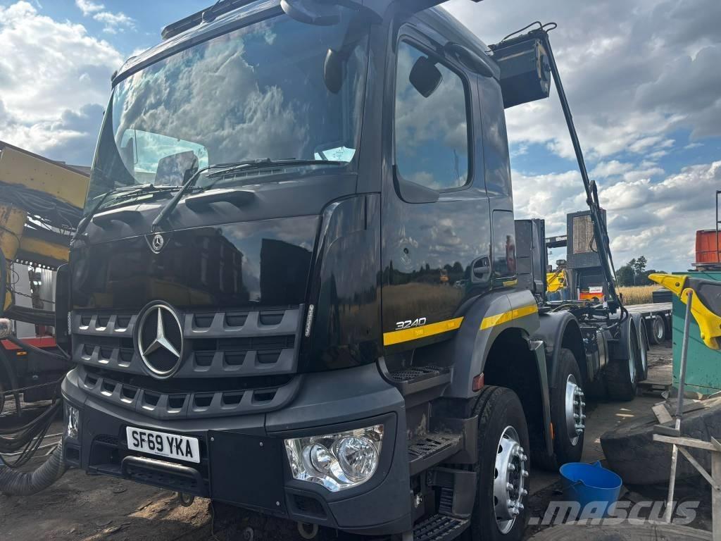 Mercedes-Benz 3240 Вантажівки з гаковим підйомом
