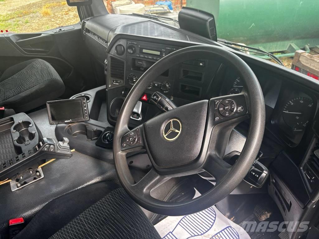 Mercedes-Benz 3240 Вантажівки з гаковим підйомом