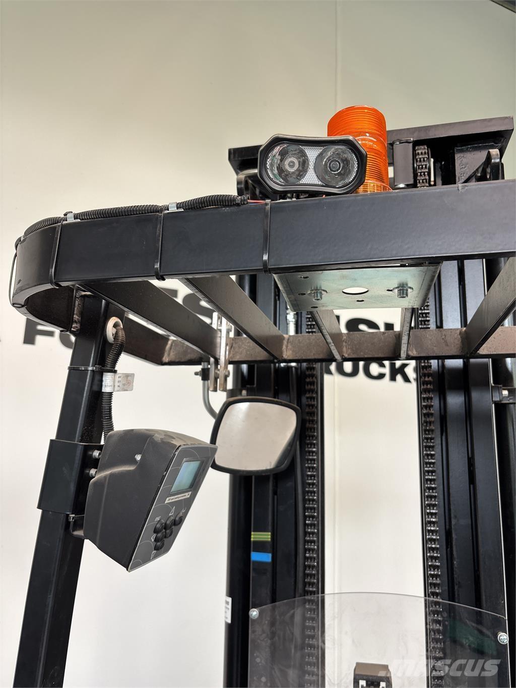 Mitsubishi SBR16N Самохідні електроштабелери