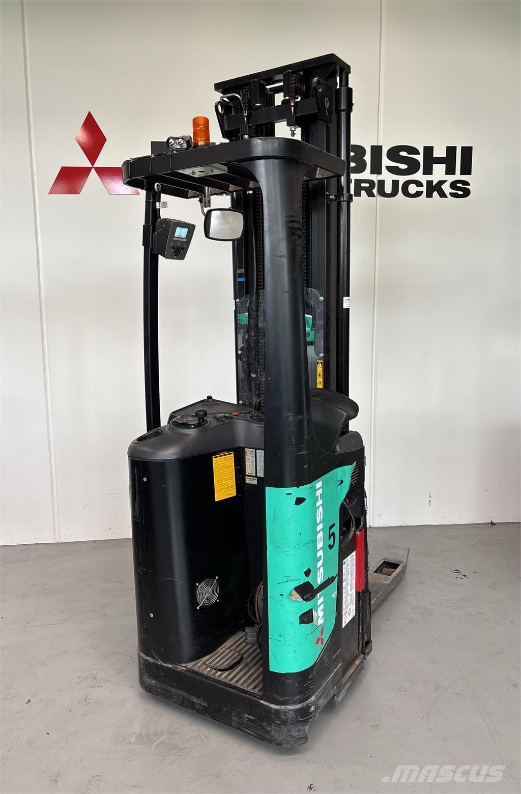 Mitsubishi SBR16N Самохідні електроштабелери