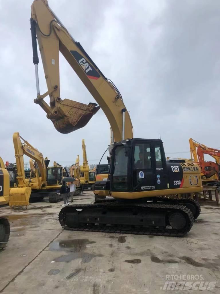 CAT 323 D Гусеничні екскаватори