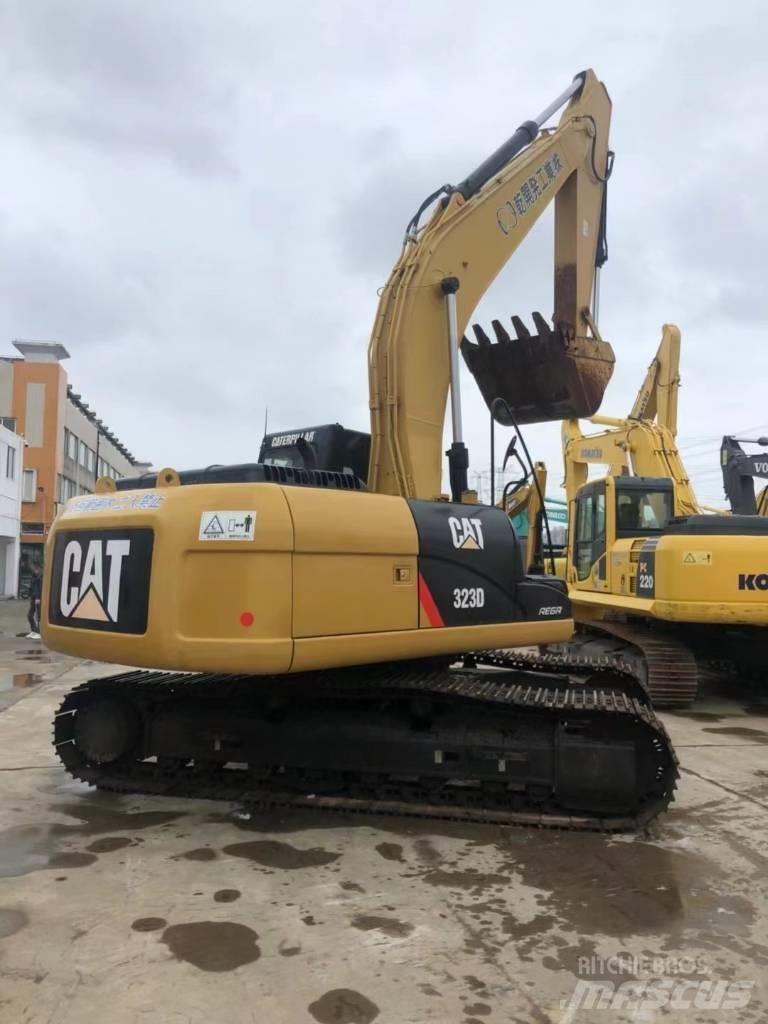 CAT 323 D Гусеничні екскаватори