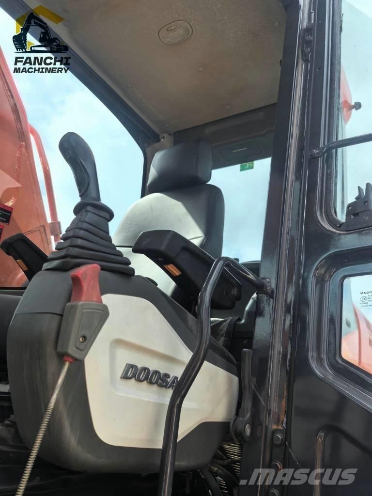 Doosan 360 Гусеничні екскаватори