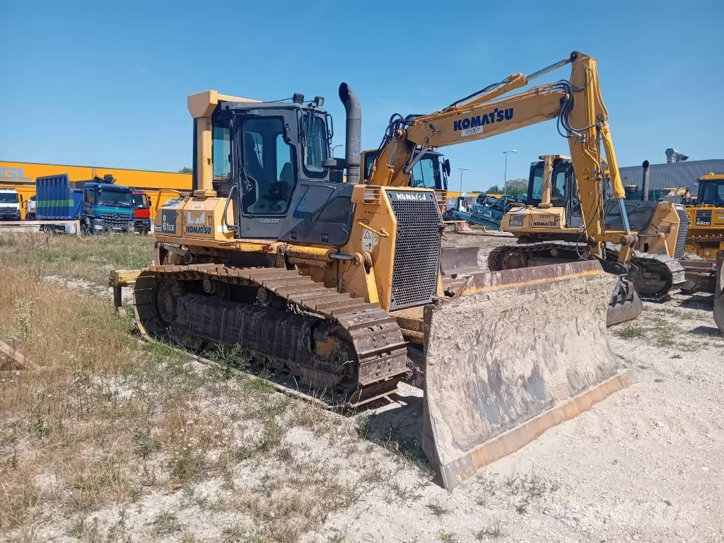 Komatsu D 61 EX-15 Гусеничні бульдозери