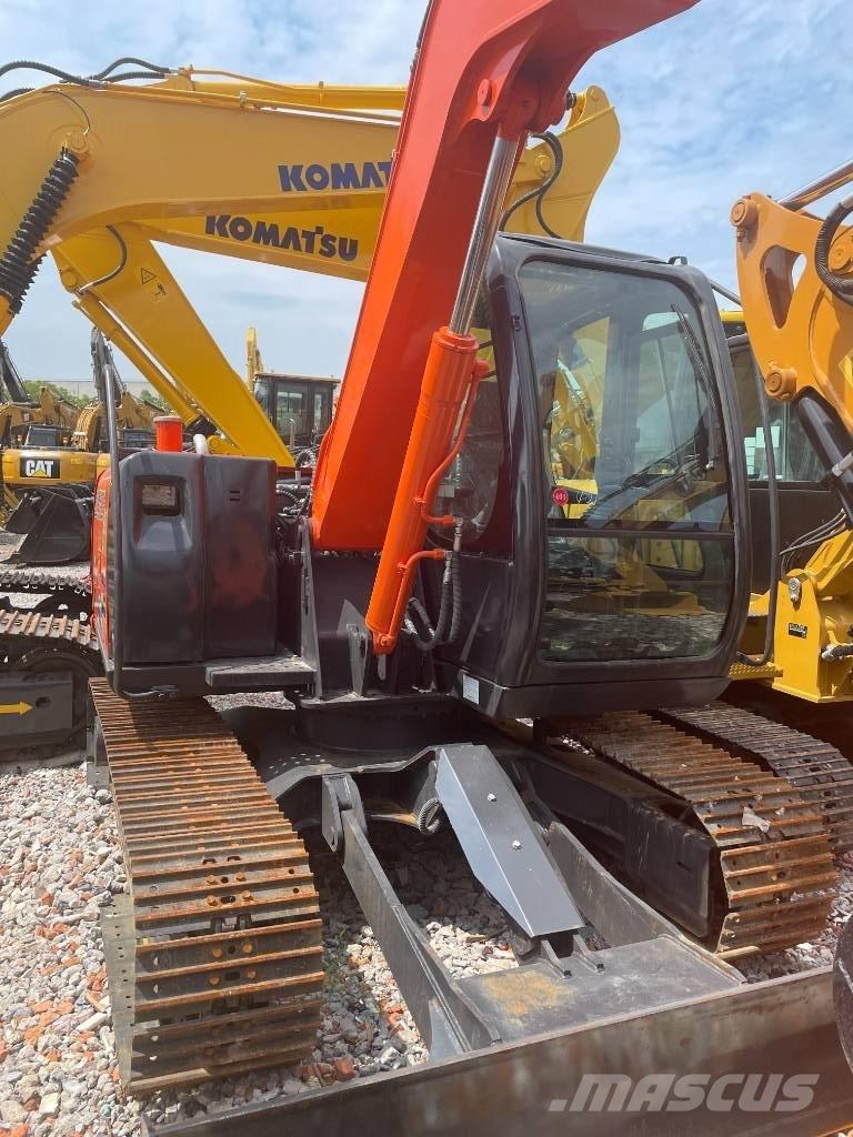 Hitachi ZX 70 Гусеничні екскаватори