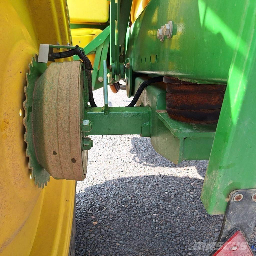 John Deere 732 Причіпні обприскувачі