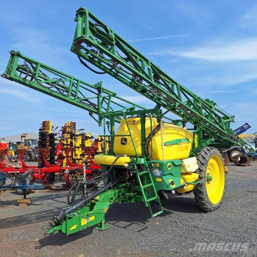 John Deere 732 Причіпні обприскувачі