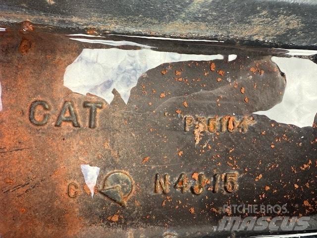 CAT 6020 NEW IDLER Гусениці