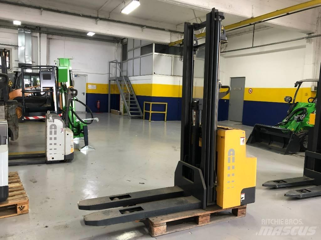 Atlet CSH 125 Самохідні електроштабелери