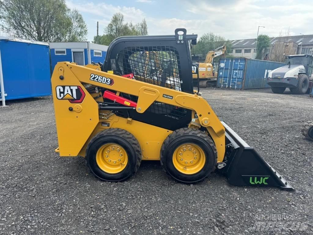 CAT 226D3 Міні-навантажувачі