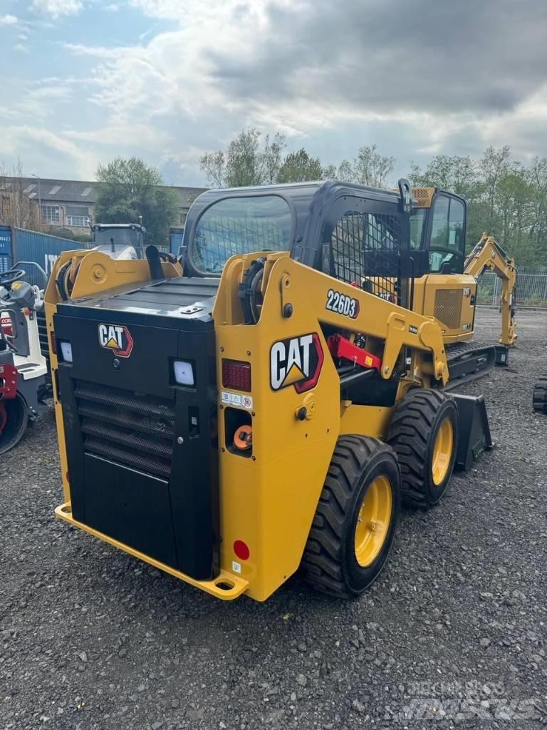 CAT 226D3 Міні-навантажувачі