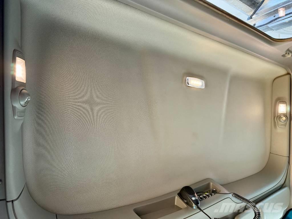 Peterbilt 567 Тягачі