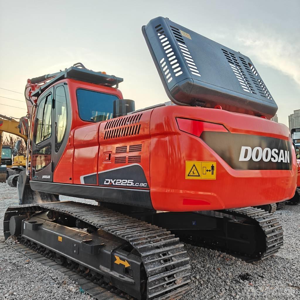 Doosan DX225LC-9C Гусеничні екскаватори
