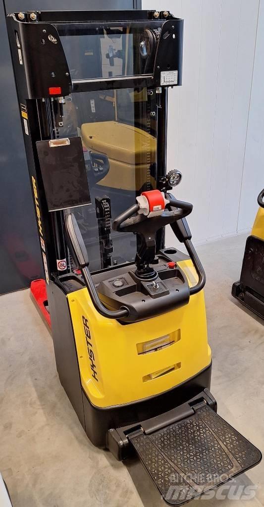 Hyster S1.2S Самохідні електроштабелери