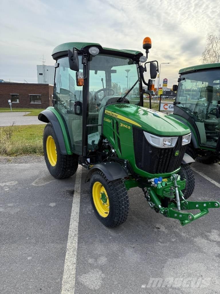 John Deere 3046 R Трактори