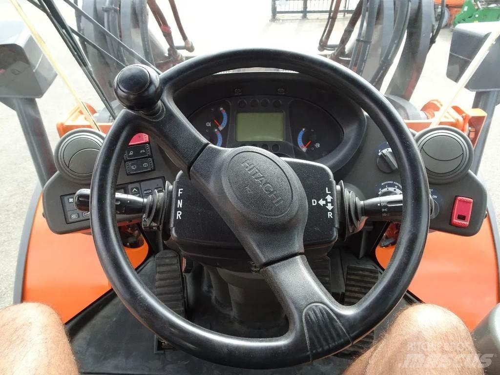 Hitachi ZW150 Фронтальні навантажувачі