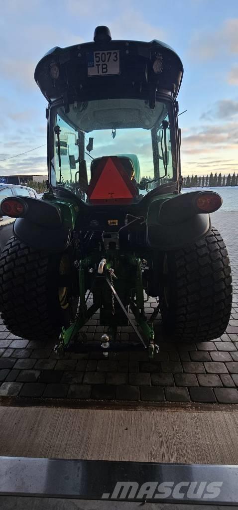 John Deere 4052 R Трактори