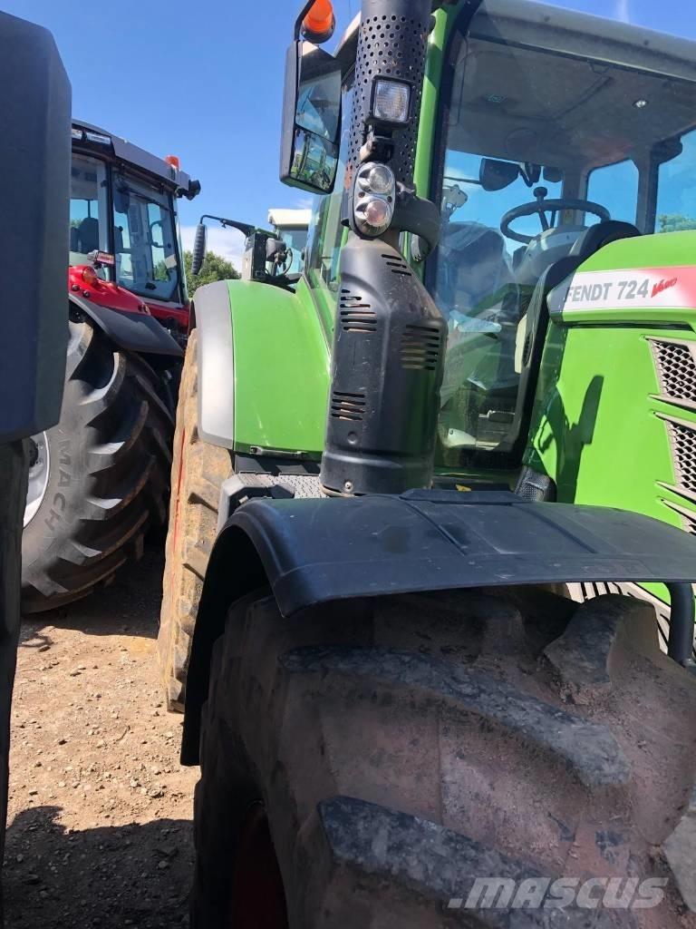 Fendt 724 Vario S4 Трактори