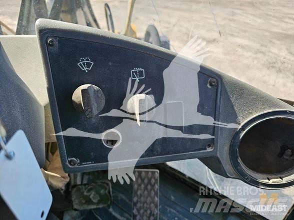 CAT 930G Фронтальні навантажувачі