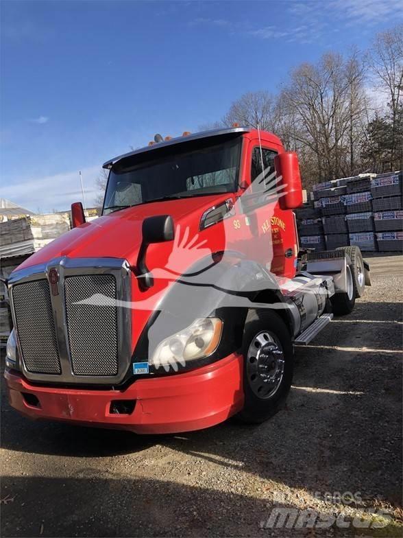 Kenworth T680 Тягачі