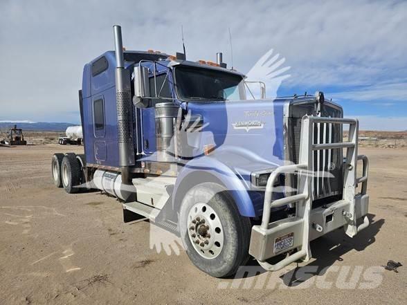 Kenworth W900 Тягачі