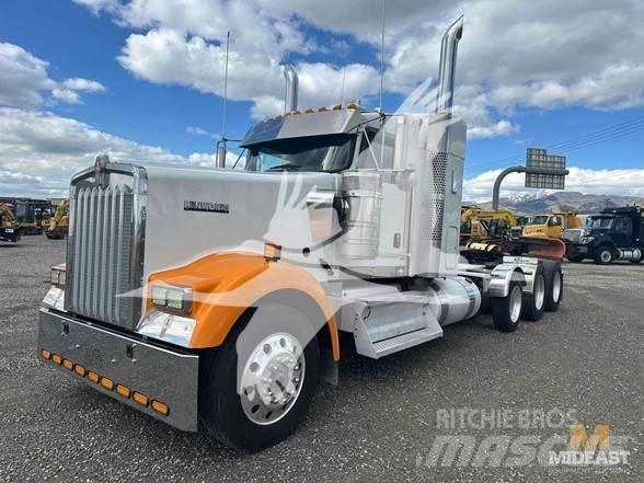 Kenworth W900 Тягачі