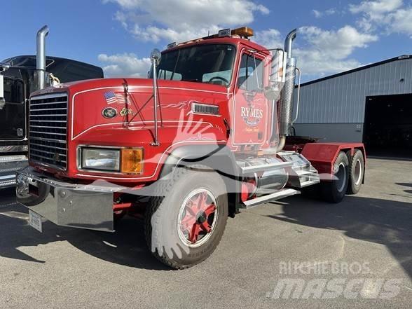 Mack CL753 Тягачі