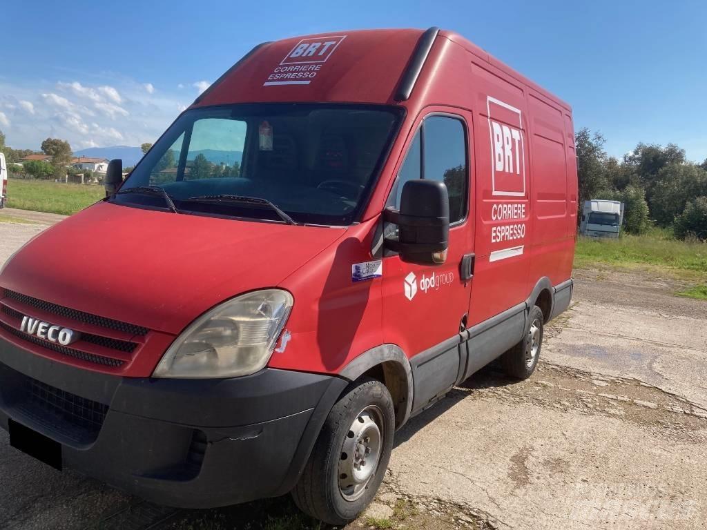 Iveco 35S Панельні фургони