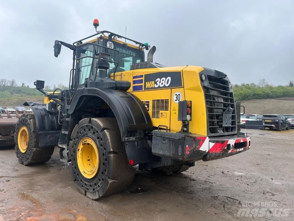 Komatsu WA380-8E0 Фронтальні навантажувачі