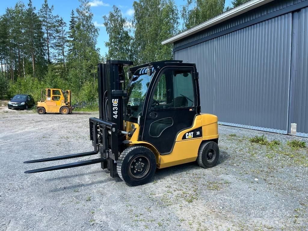 CAT DP 30 N Дизельні навантажувачі