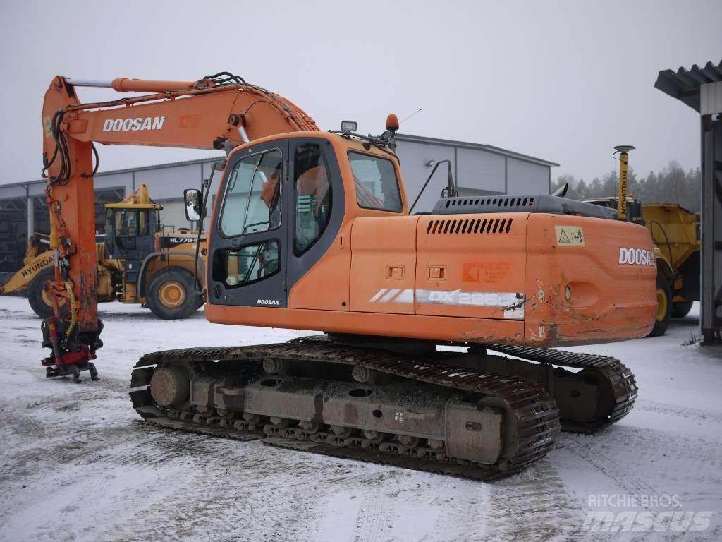 Doosan DX 225 LC Гусеничні екскаватори