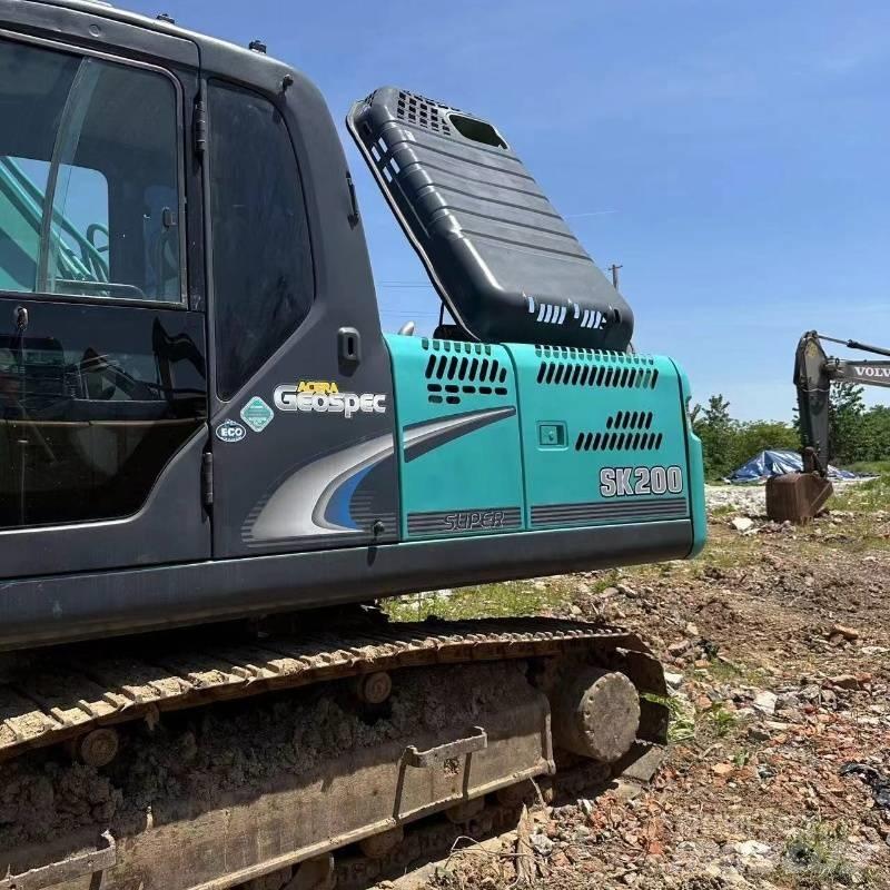 Kobelco SK 200 Гусеничні екскаватори
