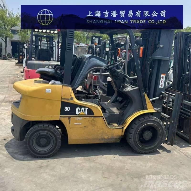 CAT DP 35 N Дизельні навантажувачі