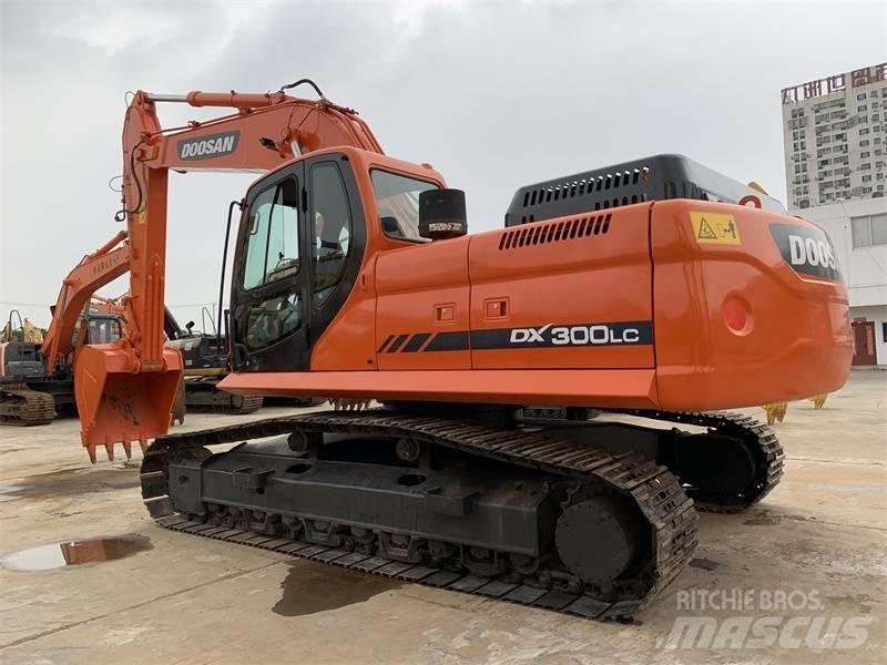 Doosan DX300 Гусеничні екскаватори