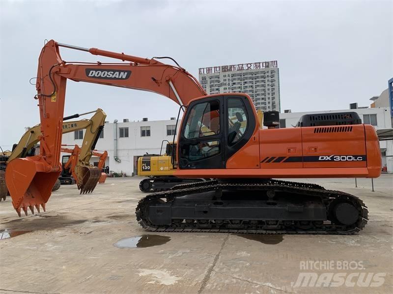 Doosan DX300 Гусеничні екскаватори