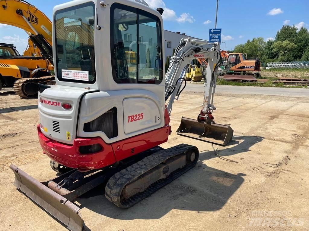 Takeuchi TB225 Міні-екскаватори < 7т