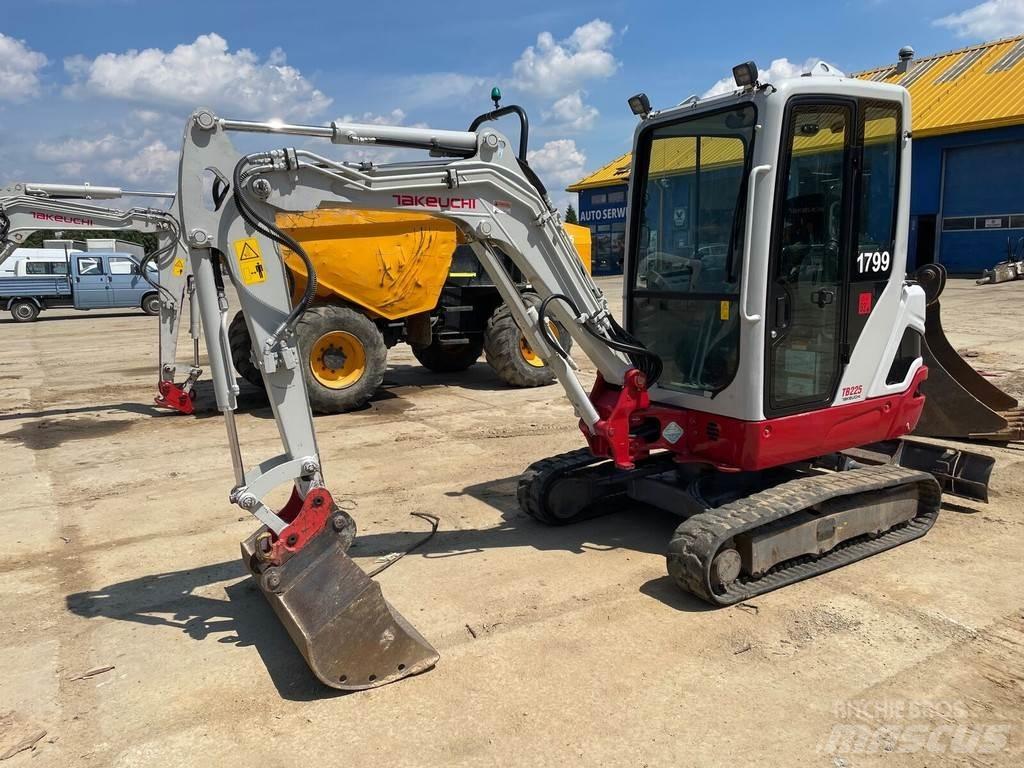 Takeuchi TB225 Міні-екскаватори < 7т