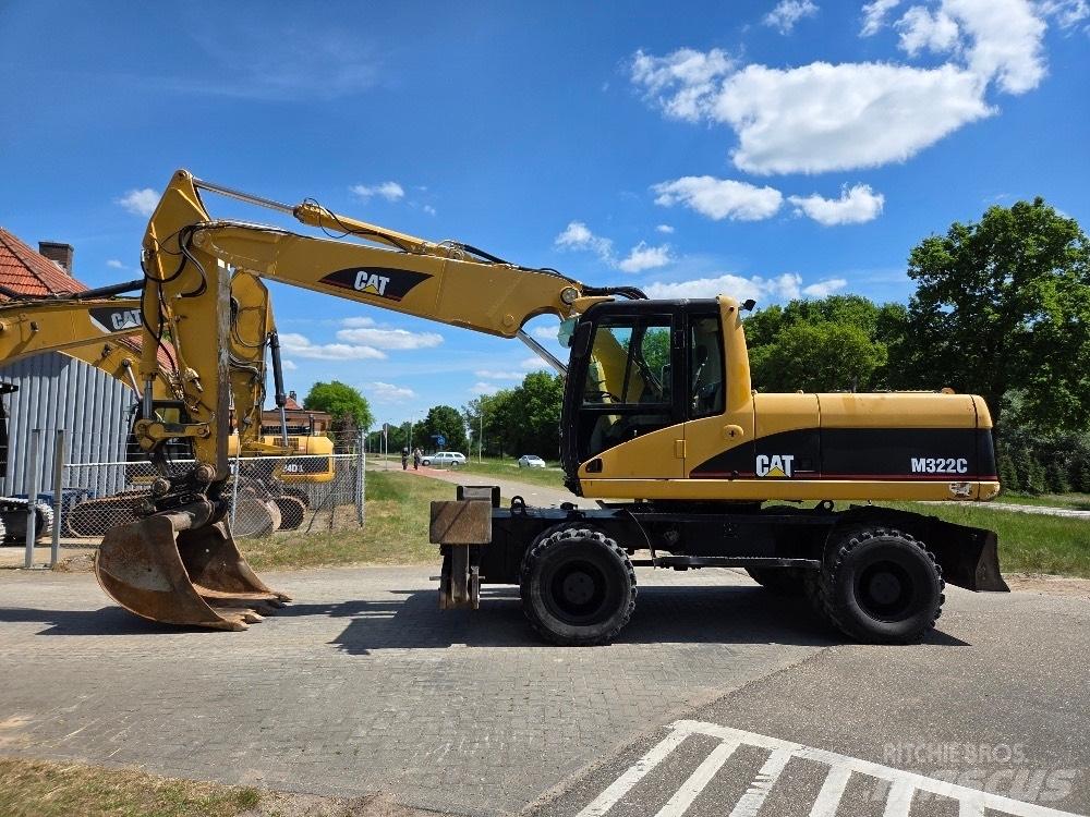 CAT M322C Колісні екскаватори