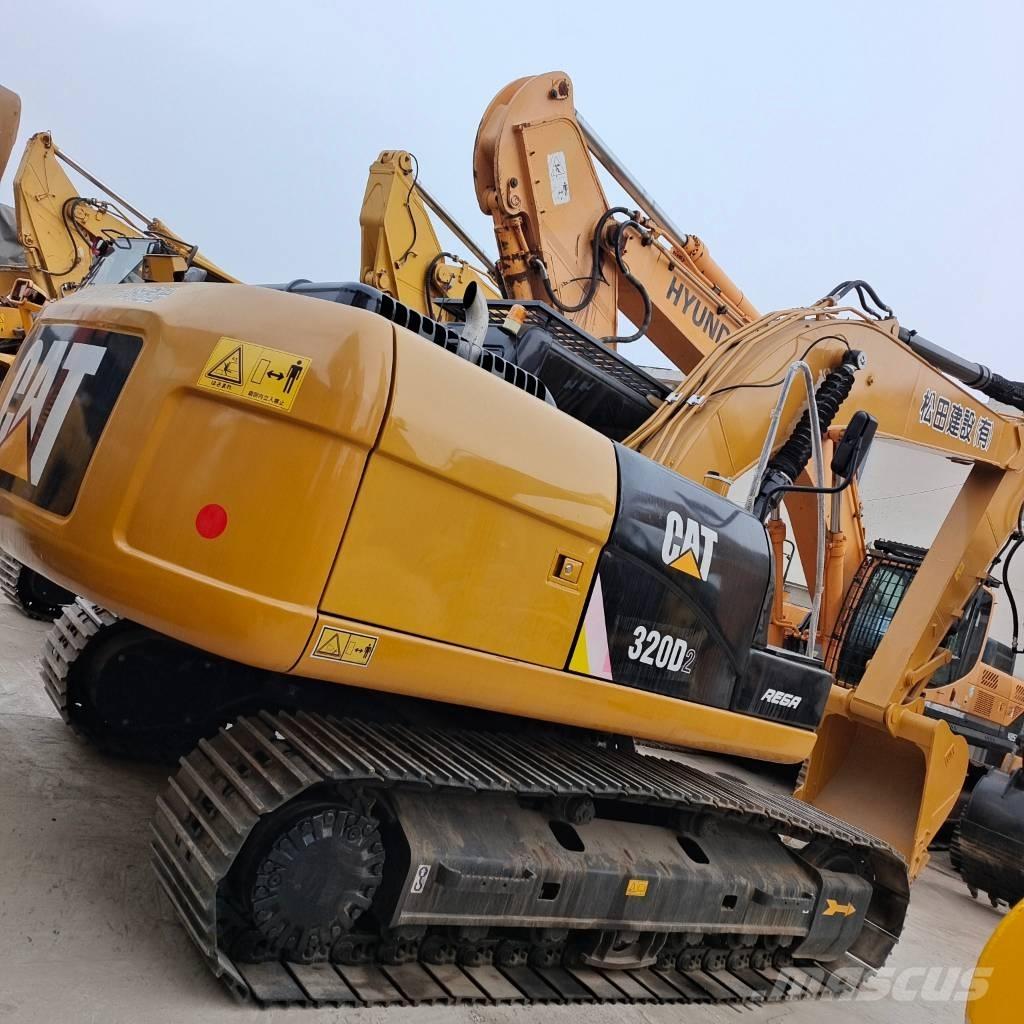 CAT 320 D2L Гусеничні екскаватори