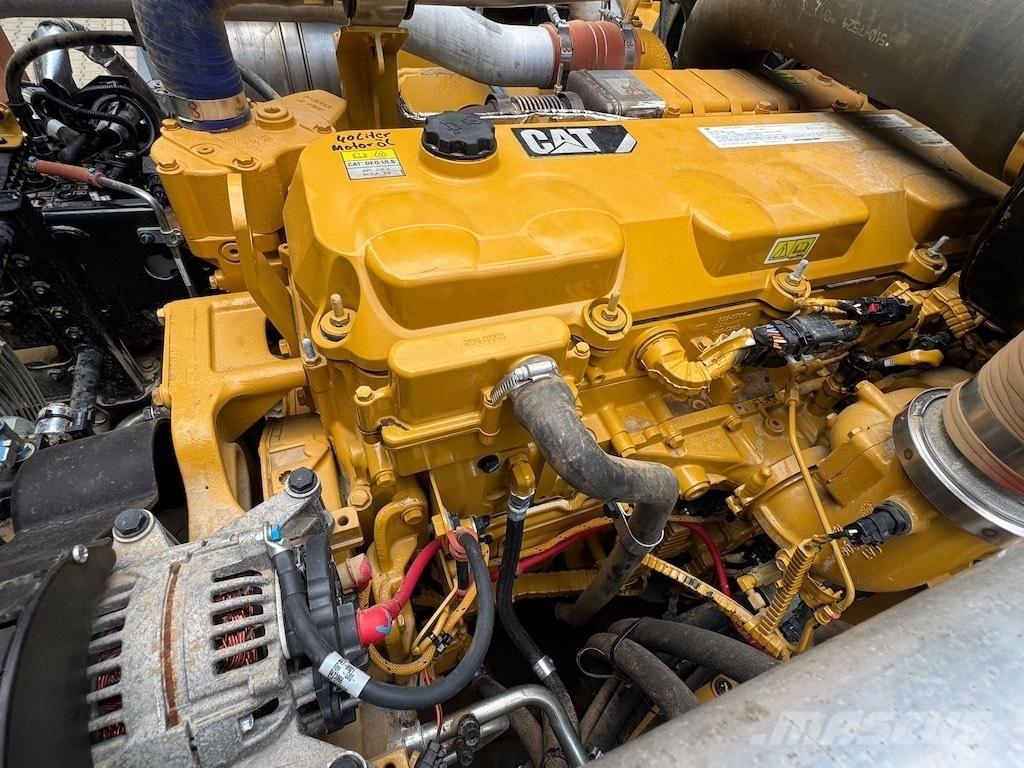 CAT 730 Зчленовані самоскиди
