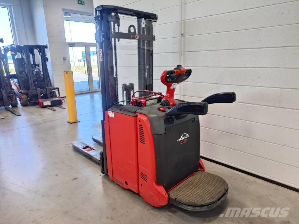 Linde L12AP/133 Самохідні електроштабелери